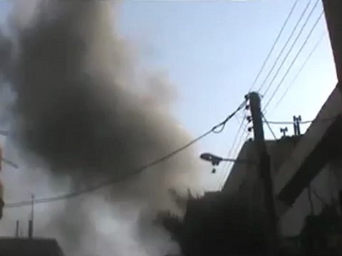 Syria فري برس ديرالزور لحظة سقوط القذائف بحي الموظفين31 7 2012 Deirezzor