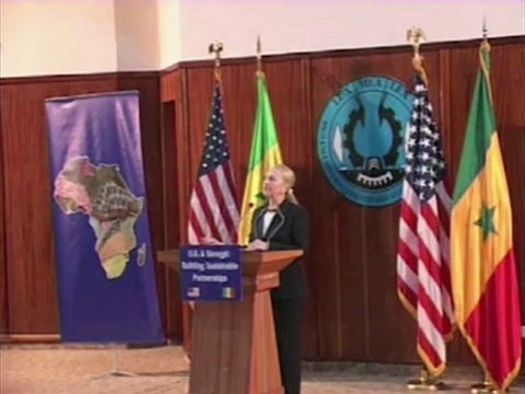 Clinton salue à Dakar le modèle du Sénégal pour l'Afrique