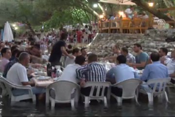 Dere içinde iftar yapıyorlar