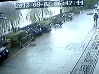 Man dies after falling in sinkhole - Taiwan, Teipei