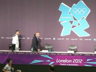 JO: Oscar Pistorius vise les demi-finales du 400 m