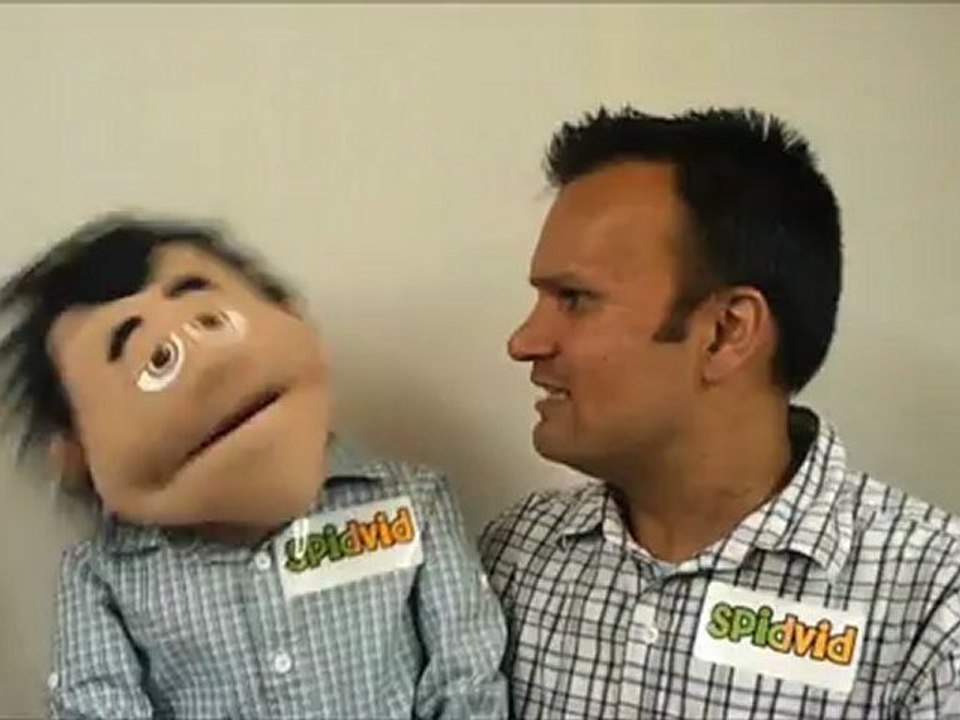 Puppet and Owner Plan a Spidvid Project