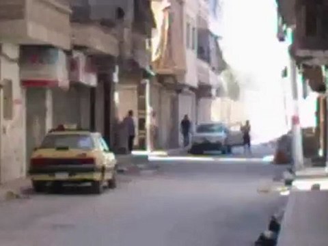 Syria فري برس حلب لحظة سقوط قذيفة في حي صلاح الدين 1 8 2012 Aleppo