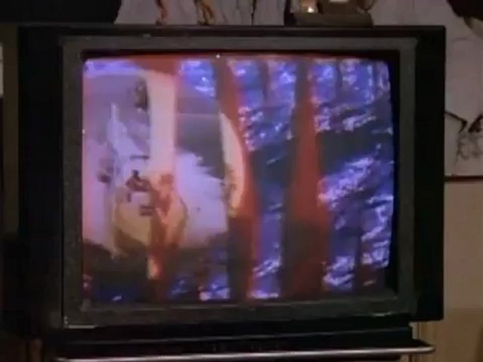 Ο Τσάντλερ κι ο Τζόι βλέπουν "Μπέιγουοτς'