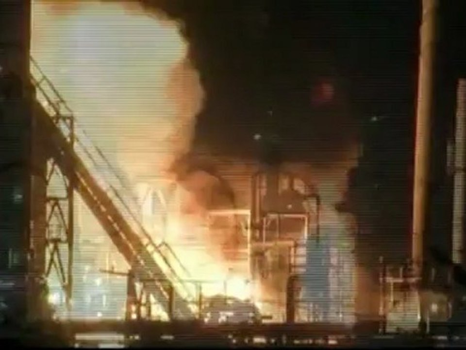Explosion rocks Oklahoma refinery