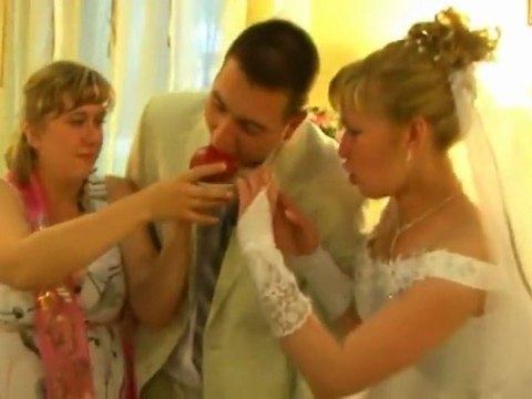 Croquer la pomme de la discorde (Mariage Russe)