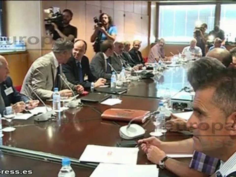 Sindicatos piden a mineros abandonar los encierros