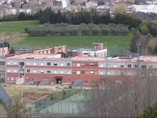 Icaro tv. Il 'bronx' va chiuso e ristrutturato. Il garante in visita ai Casetti: 'i soldi ci sono'