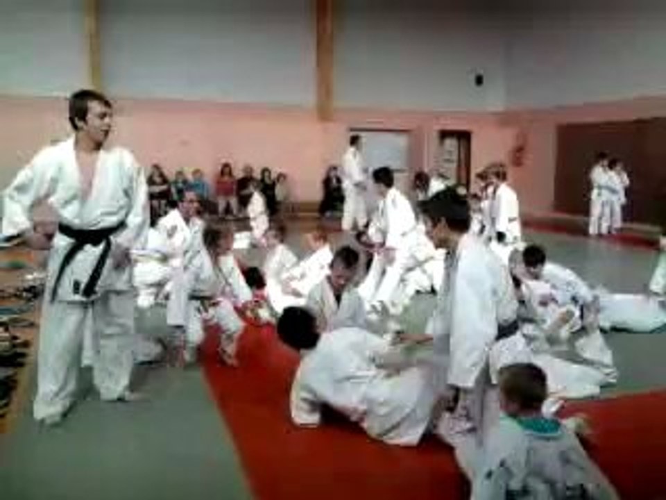 judo (ceinture jaune) 2012 (2).mp4