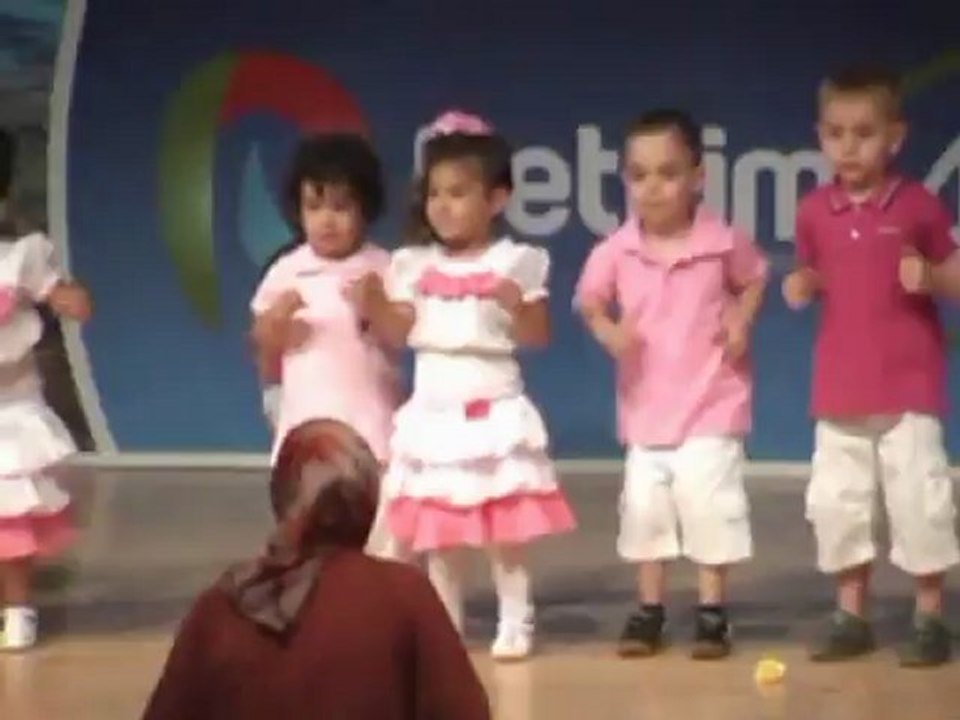 tomurcuklar 3 yaş chicken dance gösterisi