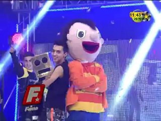 Beto Baila en premios Fama