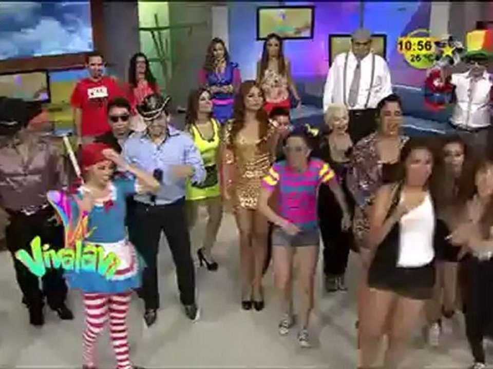 Todo el  elenco reunido en Vivalavi