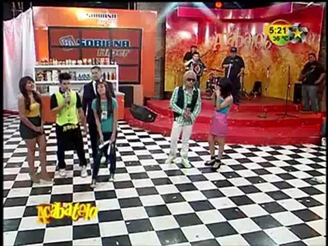 Sotelo reparte besos