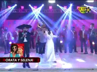 Orata y Selena Cantan ranchero en premios Fama