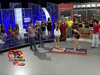 Big Neurosis Besa a Una participante