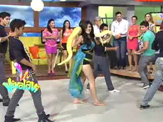 Flor Baila con la Serpiente Piton
