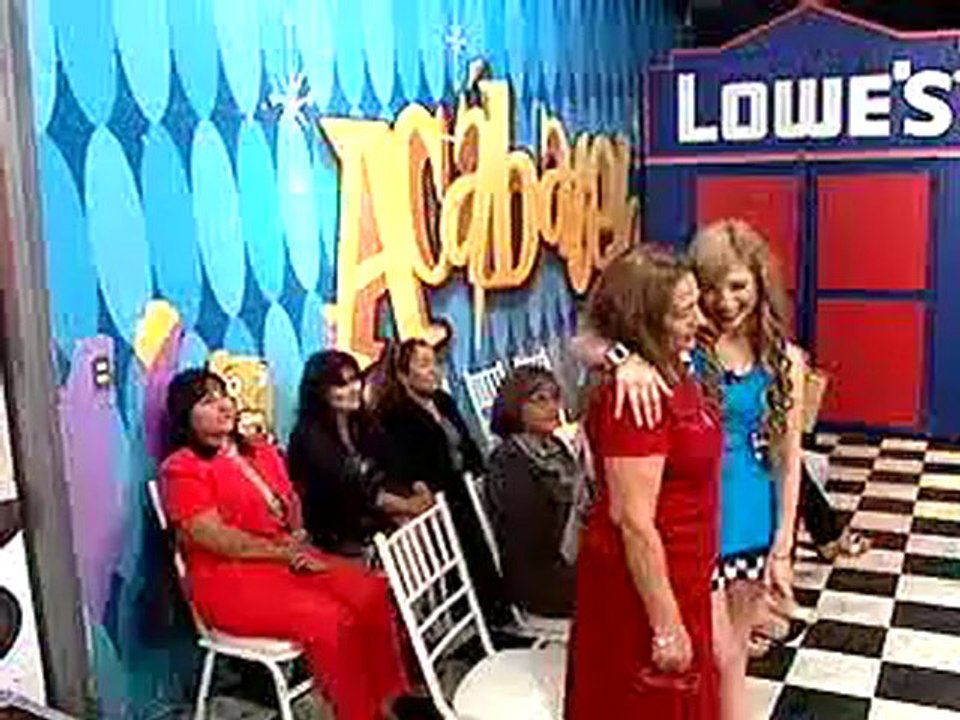Jazmín llora con su mamá.