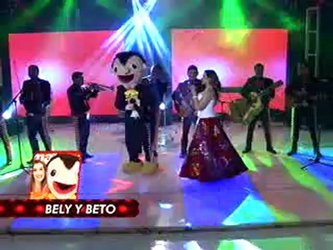 Bely y Beto Cantan en Premios Fama