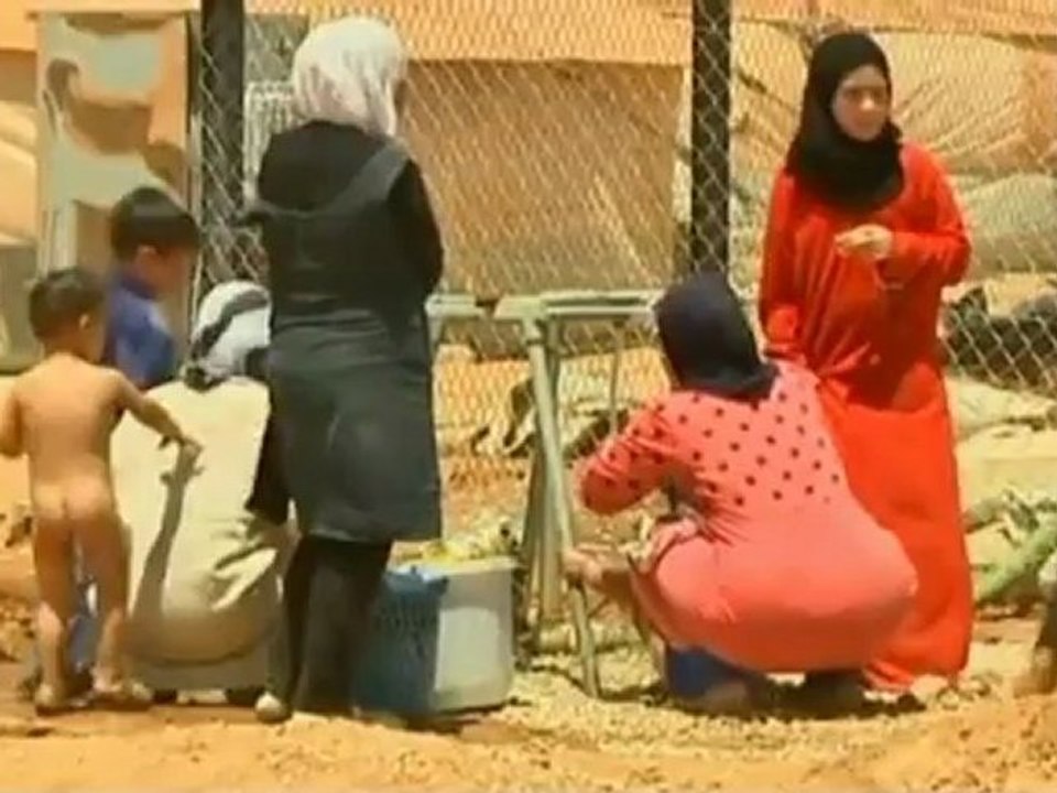 Syrians battle the heat at refugee camp in Jordan