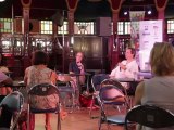Avignon le OFF 2012 - Conférence et débats au village du OFF