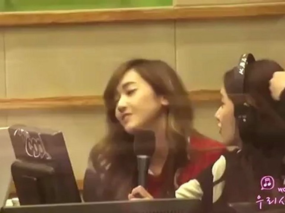 111021 SNSD Yoona _ Jessica trick @ Sukira fancam - YouTube