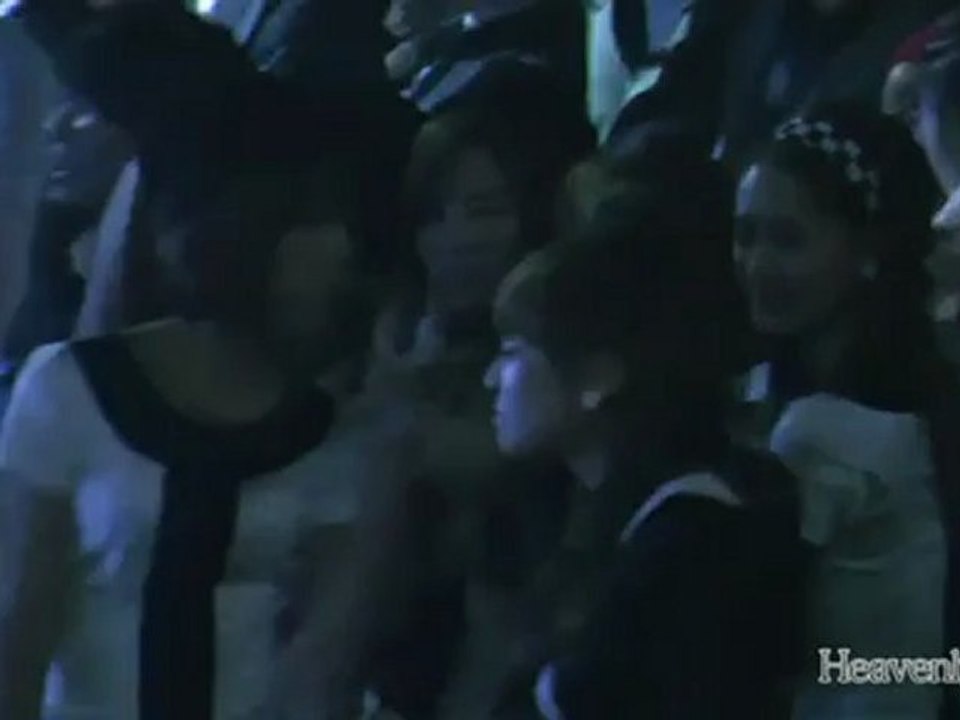 101105 MuBank Side Stage - SNSD Fancam [www.keepvid.com]