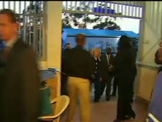 Clinton honours Uganda rights group, calls for Sudan deal