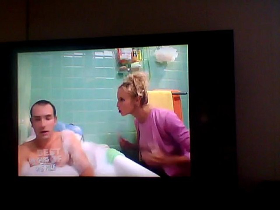 Un gars,une fille-Dans la salle de bains (5)