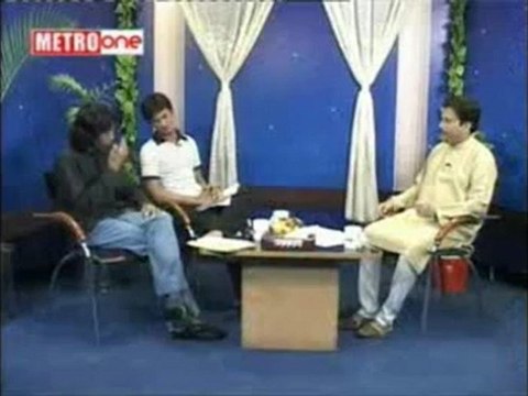 Aankh mn thehre hoey log,,Apni alag hi samt mn rahain nikal kr