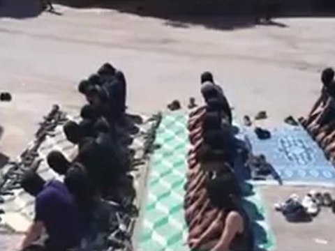 Syria فري برس حماه المحتلة حمايه منشرة حول صلاة الجيش الحر 3 8 2012 Hama