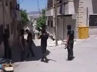 Syria فري برس  حماه المحتلة انتشار الجيش الحر لحماية المظاهرة 3 8 2012 Hama