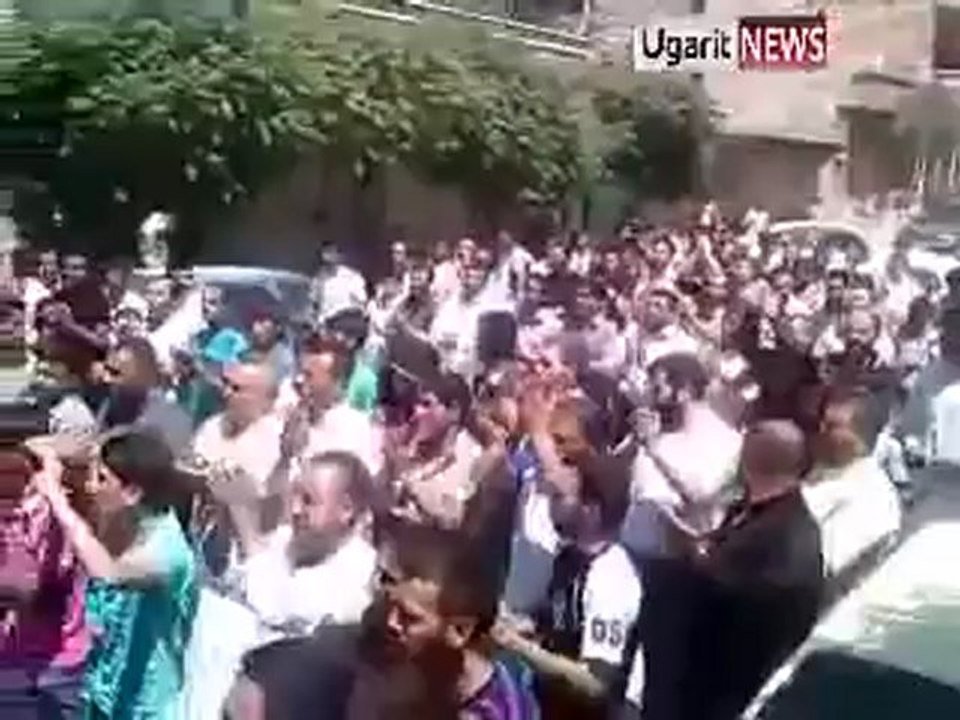 Syria فري برس حلب الشيخ فارس  مظاهرة بحماية الجيش الحر 3 8 2012 Aleppo