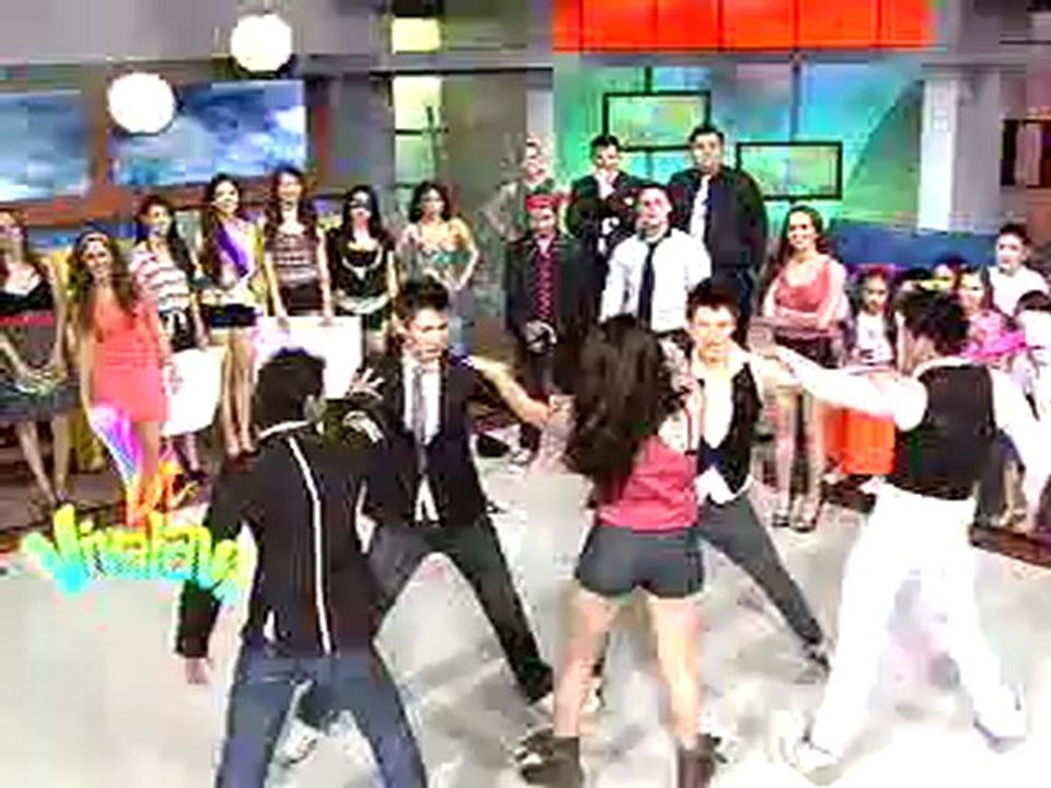 Flor hace la competencia de Baile...
