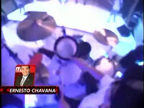 Chavana canta en Premios Fama