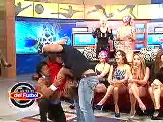 Señora Magda Baila con Big Neurosis...