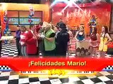 Brenda Bezares le canta a Mario con amor...
