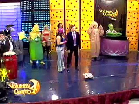 Ema Huevo interpreta una canción en Volumen 4