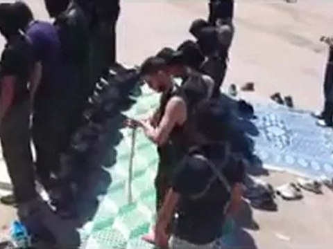 Syria فري برس حماه المحتلة ابو مالك يؤم ابطال الجيش الحر في صلاة الظهر 3 8 2012 Hama