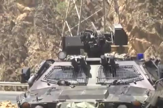 Gazeteciler çatışmanın ortasında kaldı