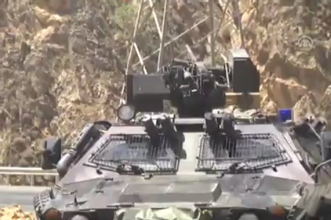 Gazeteciler çatışmanın ortasında kaldı