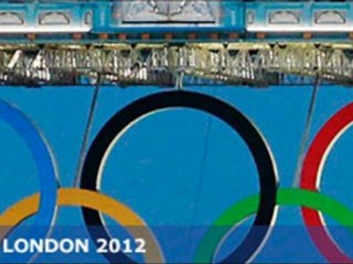 Moon between Olympic rings makes for breathtaking London photographs