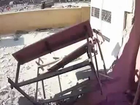 Syria فري برس حلب حي الشيخ خضر انتشال القتلى المدنيين الذين نزحوا إلى المدرسة هربا من القصف العشوائي بالطيران الحربي على مدرسة في الحي 5-8-2012 ج3