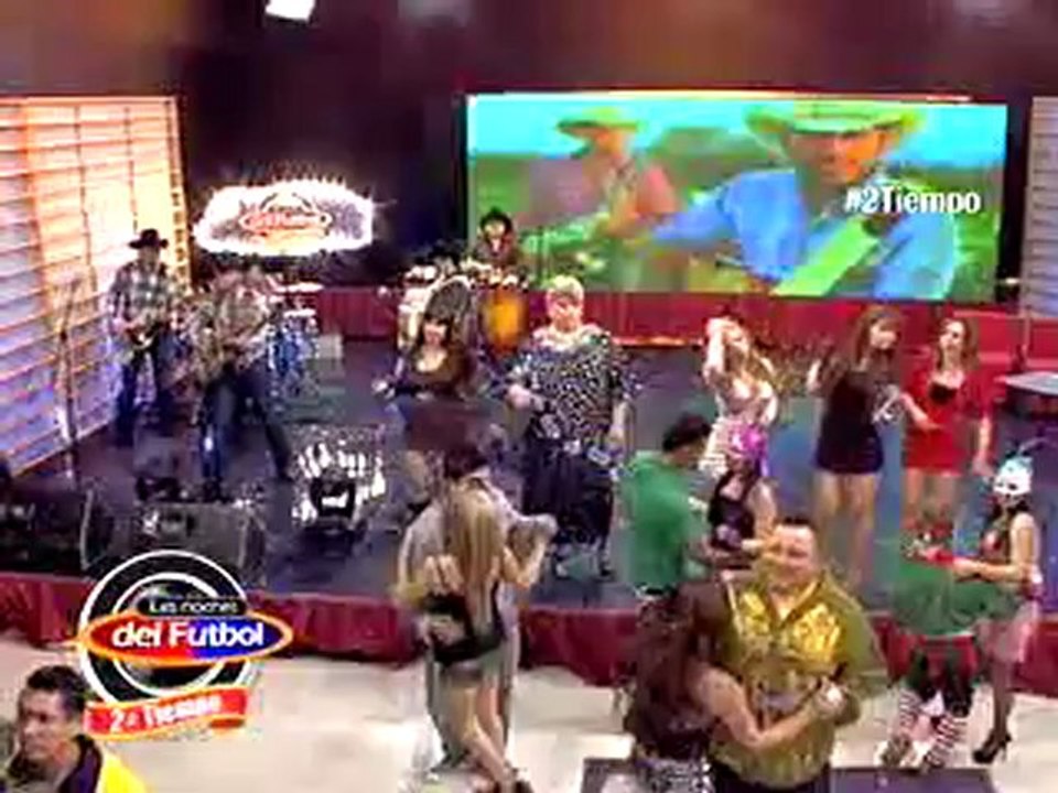 La Leyenda  en las Noches del Fútbol (hay algo en ti)