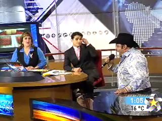 Beto Zapata le canta a Maria Julia