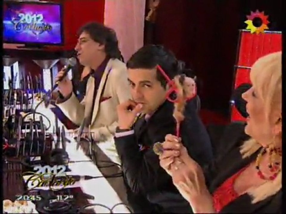 Iliana Calabró deslumbró al jurado con su simpatía y llevó regalitos │ Cantando 2012 Angel de Brito