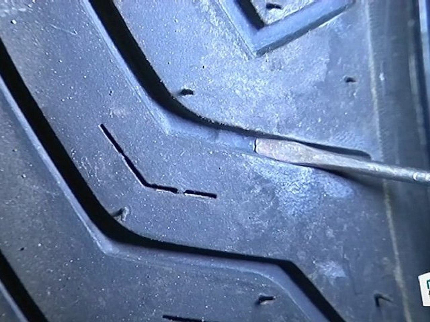 Comment contrôler l'usure et la pression des pneus ? - Vidéo Dailymotion