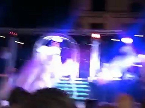 1208 fete tour aigues