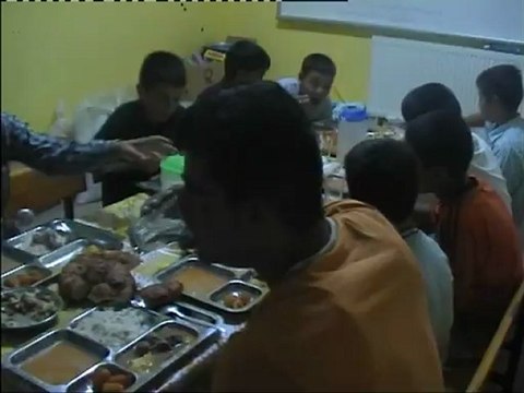 Gömü belediyemiz her yıl olduğu gibi bu Ramazan ayında da her gün 200-250 kişiye iftar yemeği vermektedir...