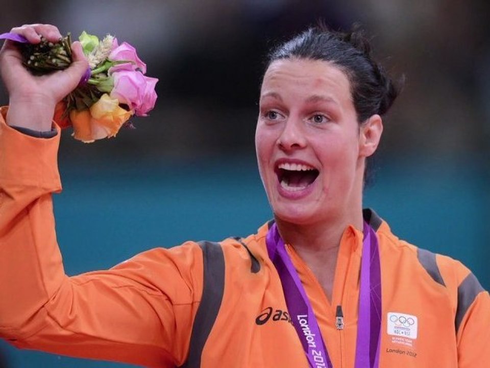 Dutch judoka hits bottle-throwing spectator