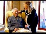 Smiling Mandela meets Clinton at his S. Africa home